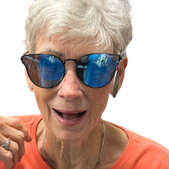 Quay Australia Blue-Mirrored Sunglasses with Case NEW - Picture 2 of 7